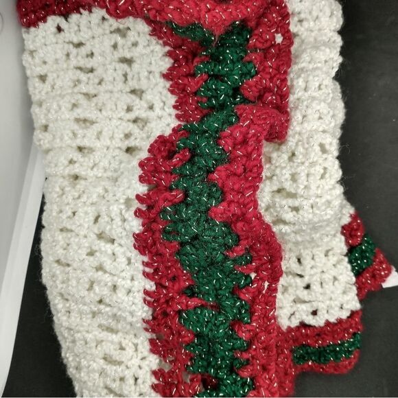 Table Runner Crochet Long Sparkling Rectangle 62 inch White Green Red - Picture 3 of 15